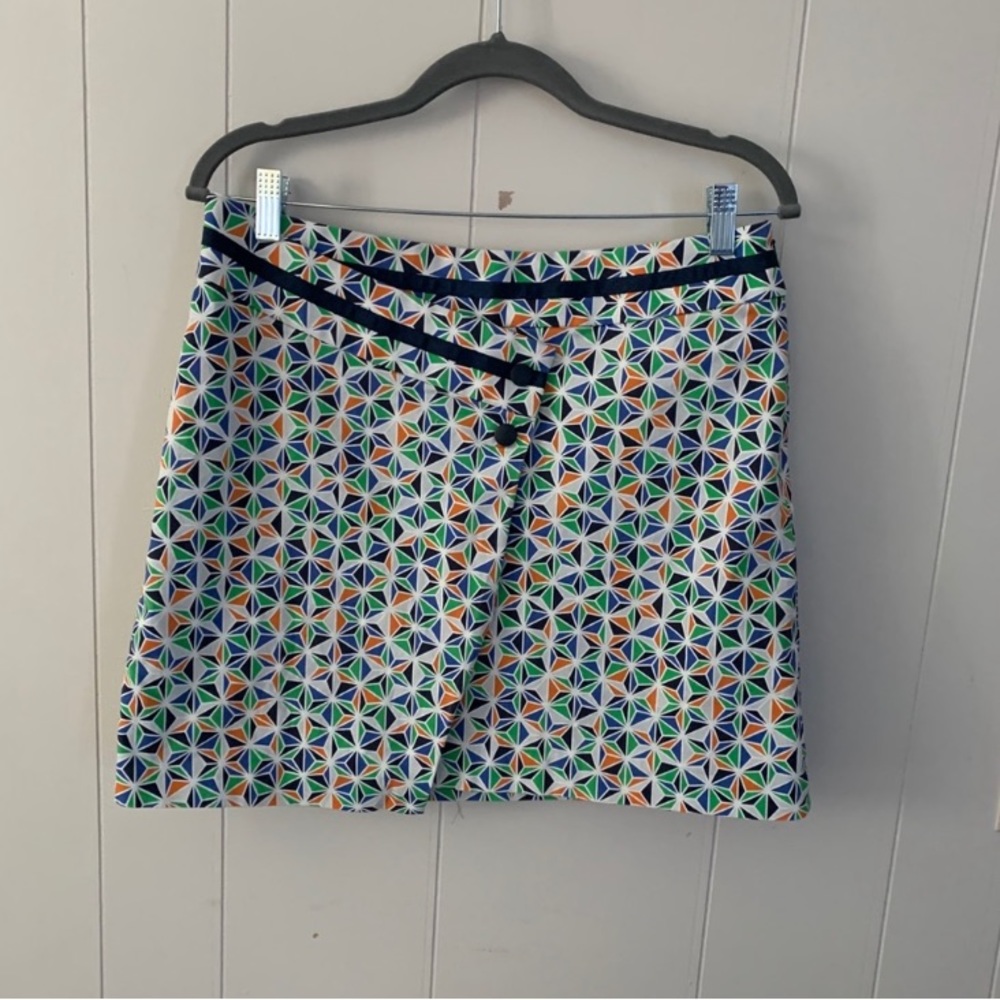Excellent Preowned Condition Oxford Golf Skorts Size 8. Very cute and comfortabl